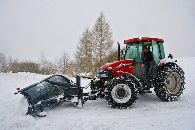 草刈り 除雪 豪雨対策もバッチリ トラクターのアタッチメント活用術 農業 ガーデニング 園芸 家庭菜園マガジン Agri Pick