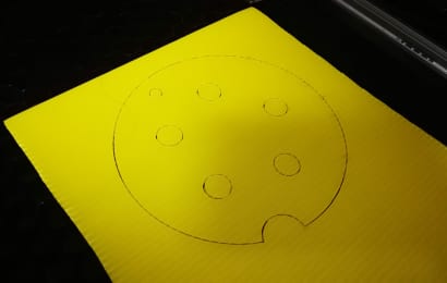 ふた部分をカットする