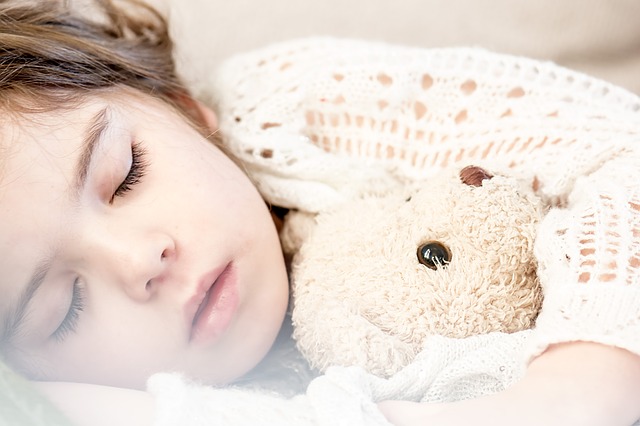 ぐっすり眠る子供
