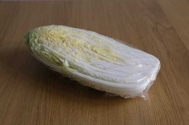 ラップに包んだ白菜