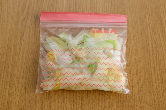 細切りにした白菜をゆでて保存
