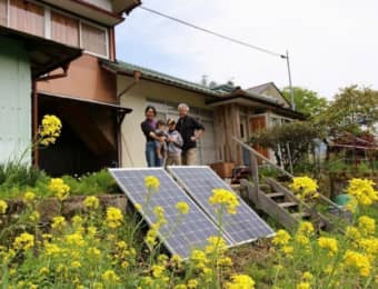 菜の花と太陽光パネル