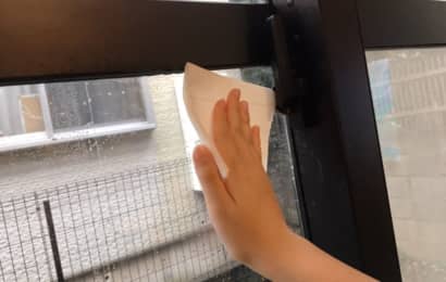 ペーパータオルで完全に圧着