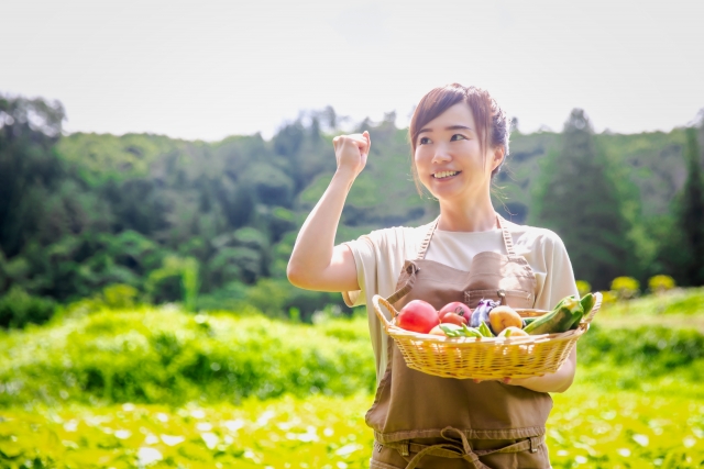 野菜を持った女性