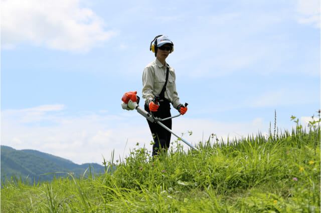 草刈りシーン