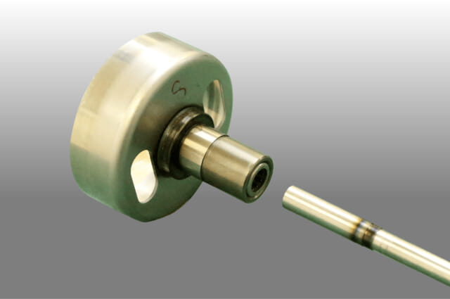 新機構「AVS(Anti-Vibration System)（ワンウェイクラッチ）」